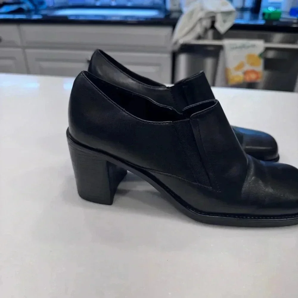 Aeropostale Gillian’s Women’s Black Leather Slip On Loafers Square Toe Size 7.5